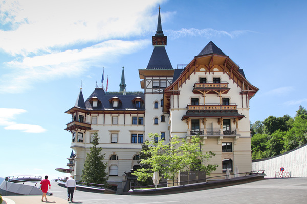 The Grand Hotel Dolder as an exclusive setting for the auction - Auction of the classic car gallery at the Dolder Grand Hotel 2017