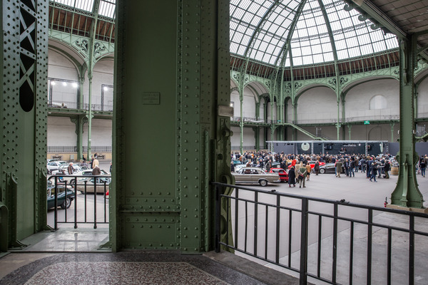 Das Grand Palais gründet wie viele der ausgestellten Autos auf einer Stahlkonstruktion - Bonhams Paris 2016