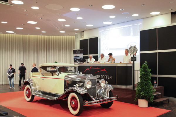 The highest bid of CHF 87,500 for the Chrysler Series 77 Roadster from 1930 was only enough for a conditional acceptance - Auction of the Classic Car Gallery at the Dolder Grand Hotel 2017