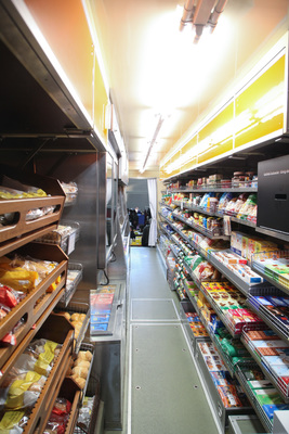 Das Innere des fahrenden Migros-Laden - Oldtimer- und Teilemarkt Winterthur 12./13. November 2016