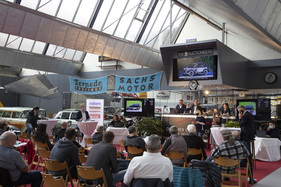 Das Interesse für den DeSoto Six Series SA Sedan von 1931 ist überraschend gross, er wird für CHF 33'600 verkauft - Versteigerung der Oldtimer Galerie Toffen vom 17. Oktober 2020 Das Interesse für den DeSoto Six Series SA Sedan von 1931 ist überraschend gross, er wird für CHF 33'600 verkauft - Versteigerung der Oldtimer Galerie Toffen vom 17. Oktober 2020