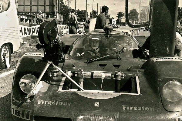 Bild Das Kamerafahrzeug von "Le Mans" mit Ferrari Karosserie