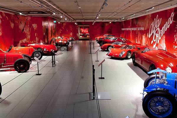 Bild: Das Louwman Museum in Den Haag - Erlesene Fahrzeuge von Alfa Romeo, Ferrari und Maserati