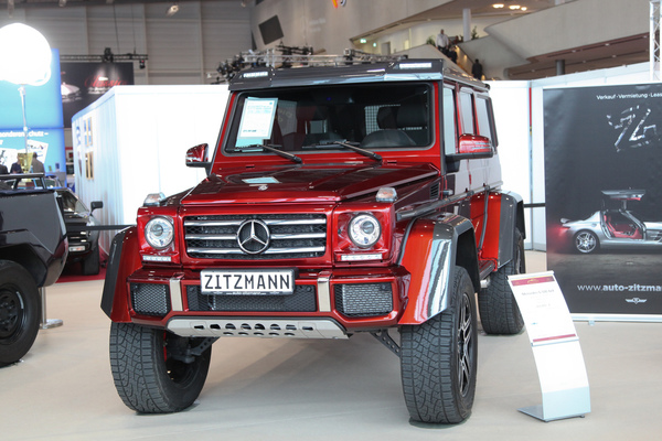Das Mercedes-Benz G-Modell hat fast unverändert bis heute überlebt, dient aber auch als Tuning-Fahrzeug - Retro Classics Bavaria 2017 in Nürnberg