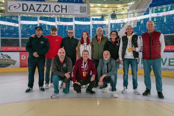 Bild: Das Organisations-Team von der "Associazione Classic Cars Ticino"