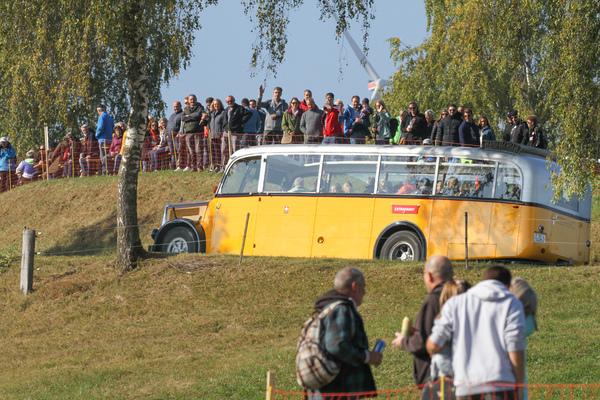 Bild: Das Postauto bringt die Zuschauer vom Starbereich zum Ziel - Memorial Bergrennen Opfertshofen "Rendezvous am Kleinen Klausen" 2021