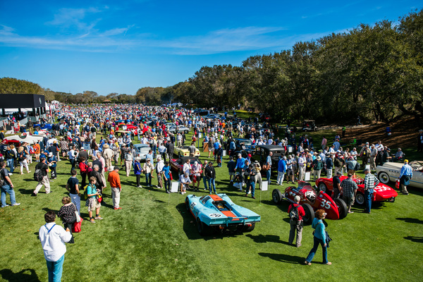 Bild Das Publikum dankt die schöne Aufstellung mit hohem Interesse - Amelia Island Conours d'Elégance 2017