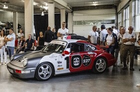 Das Publikum um einen Porsche 964 RS - Themenabend “35 Jahre Porsche 964 RS” Das Publikum um einen Porsche 964 RS - Themenabend “35 Jahre Porsche 964 RS”