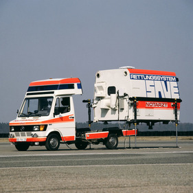 Image: The "SAVE" (Rapid Ambulatory Prehospital First Aid) project for the development of an innovative ambulance is launched in 1975 at the Weissach Development Center