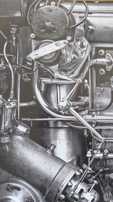 Das Schubstangengehäuse beim Bentley 8 Litre von 1930 von der Ansaugseite her gesehen