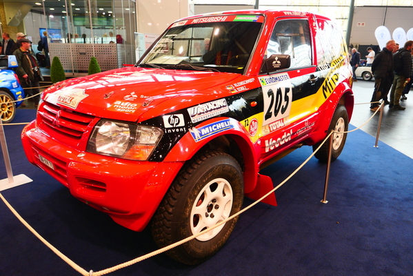 Bild Das Siegerauto der Rallye Paris–Dakar von 2001: der von Jutta Kleinschmidt und Andi Schulz pilotierte Mitsubishi Pajero 3.6 V6 GDI – Bremen Classic Motorshow 2025