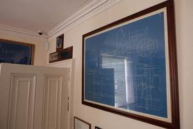 Das "Sir Henry Royce Office" im Hunt House birgt sehr wertvolle Exponate. Eingerahmt die Blaupause für einen Dreizylinder mit Standard-Chassis aus den 1900er-Jahren