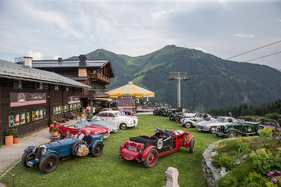 Das Startfeld, oder ein Teil davon, auf der Alm - Saalbach Classic 2017 Das Startfeld, oder ein Teil davon, auf der Alm - Saalbach Classic 2017
