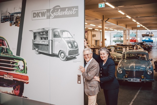 Bild Das Stifterehepaar des PS.Speicher Gabriele Rehkopf-Adt und Karl-Heinz Rehkopf öffnet in diesem Sommer die Türen zur größten Sammlung historischer Fahrzeuge in Europa