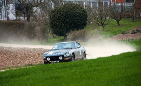 Das Team Sybert van Groot/Jaap Jongman in ihrem Datsun 240Zvon 1973 - an der Poppy Rally 2015