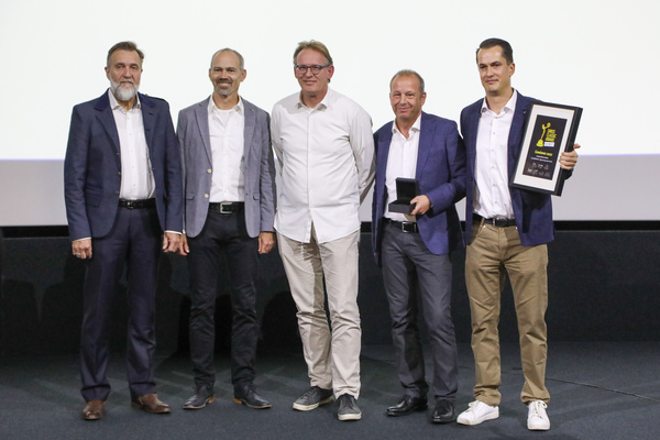 Das Team der Brookling Garage mit dem "Door Opener Award" - Swiss Classic Award 2022