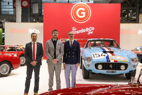 Das Team von Girardo (rechts Max Girardo) beim Fotoshooting – Rétromobile Paris 2025