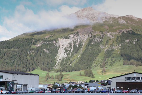 Das Teilnehmerfeld auf dem Flugplatz von Samedan - Passione Engadina 2018