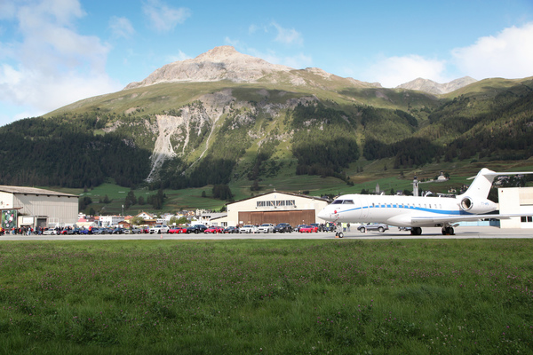 Das Teilnehmerfeld auf dem Flugplatz von Samedan - Passione Engadina 2018