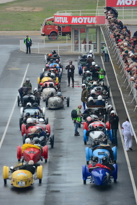 Das Three Wheeler Feld macht sich bereit - 4. Montlhéry Vintage Revival 2017
