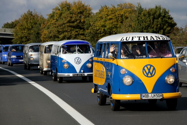Bild: Das VW Bus Festival in Hannover von 2007 gilt heute noch als das Highlight der VW Bus Events, für 2023 ist nun das Revival angesetzt