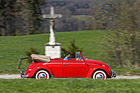 Das VW Käfer Cabriolet der Sechzigerjahre im Frühling
