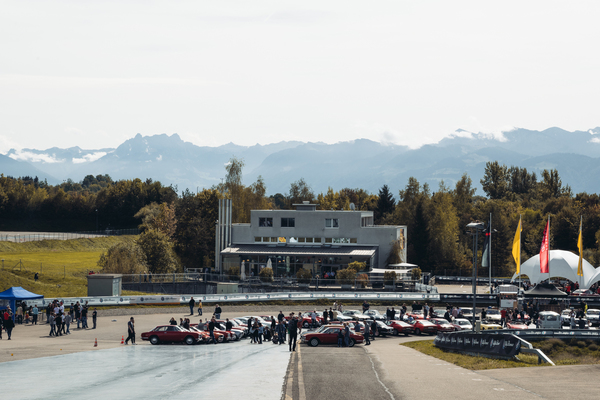 Das Verkehrssicherheitsgelände Betzholz bot viel Platz für die Alfisti - Passione Alfa Romeo Hinwil 2018