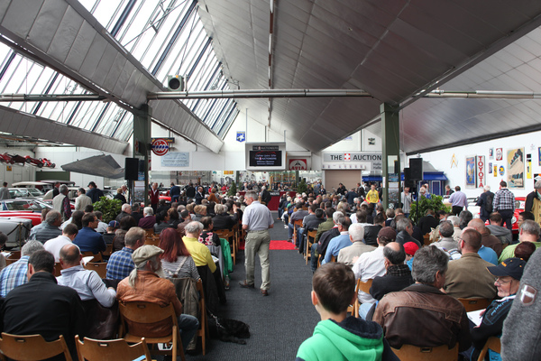 Das Versteigerungslokal in Toffen war am 26. April 2014 gut besucht