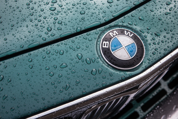Bild: Das Wasser perlt wunderschön auf diesem BMW 3,0 CSi - Auto e Moto d'Epoca 2016 in Padua