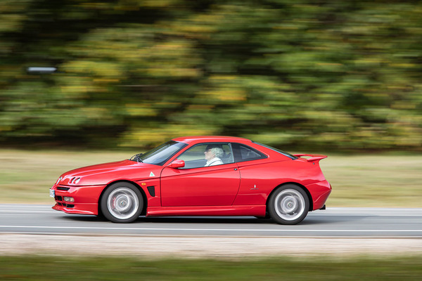 The youngtimer magazine celebrates epoch-making sports cars of the 90s as part of the Retromobile 2020 - Alfa Romeo GTV Cup (2001)