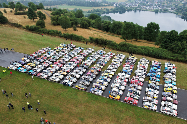 Bild Das alljährliche Startfeld-Foto - 13. ADAC Eifel Rallye Festival 2025