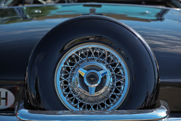 Das aussenliegende Reserverad am Ford Thunderbird - Dolder Classics August 2017