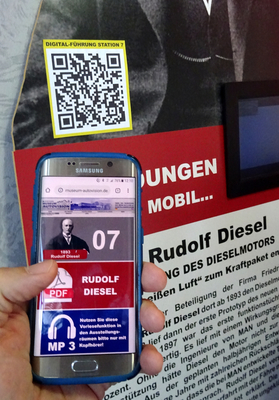 Bild: Das eigene Handy als Museumsguide - per QR-Code bekommt man in der AUTOVISION ab sofort kostenlos viele Informationen digital übermittelt