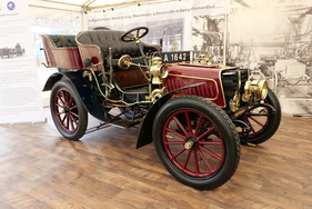 Das erste Auto von Frederick Henry Royce war ein Decauville wie dieser hier