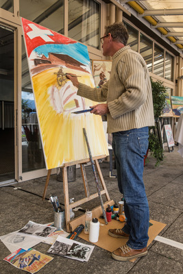 Das geht mit dem Handy heute natürlich viel schneller als das Malen eines Gemäldes.