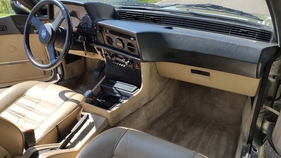 Das gepflegt wirkende Interieur eines Coupés