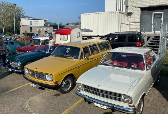 Bild: Das macht die Lägern Classic aus: Butter und Brot-Autos, egal, ob Opel Kadett, Volvo Kombi oder Trabant erinnern an das Strassenbild früherer Jahre