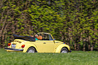 Das modernste Käfer Cabriolet, der VW 1303 geniess den Frühling ...