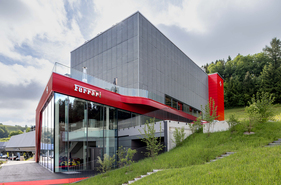Das neue Gebäude direkt beim Kreisel in Sihlbrugg Das neue Gebäude direkt beim Kreisel in Sihlbrugg