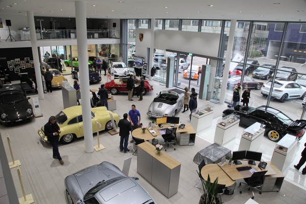 Bild Das neue Porsche Classic Zentrum bei der Eröffnung - Porsche Classic Zentrum Schlieren/Zürich