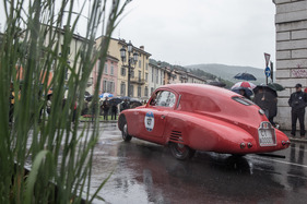 Das normalerweise sommerlich, satt leuchtende Grün hielt sich stumpf zurück