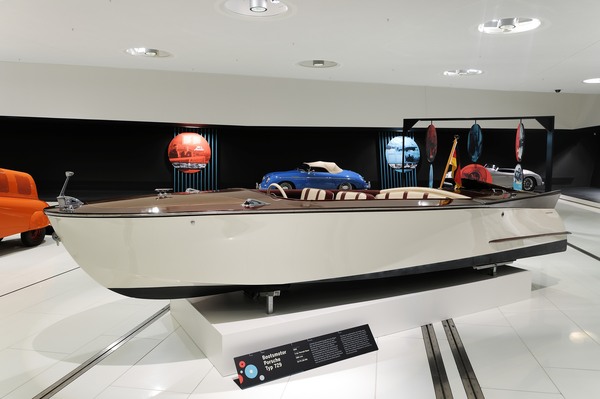 Bild: Das private Motorboot von Ferry Porsche von 1959 an der Ausstellung "Porsche und die Fifties" 2015