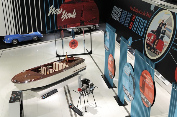 Das private Motorboot von Ferry Porsche von 1959 an der Ausstellung "Porsche und die Fifties" 2015