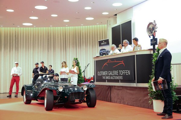 The right car for the summer - Westfield SEi 1600 from 1991 - highest bid CHF 23,000 - Auction of the classic car gallery at the Dolder Grand Hotel 2017