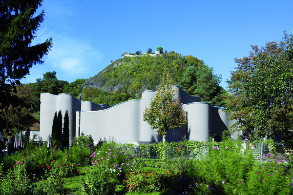 Bild Das rundliche Mac 1 von der Gartenschau aus gesehen - Museum Art & Cars in Singen