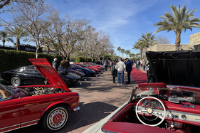 Das schöne Wetter erlaubt die Präsentation draussen - RM Sotheby's Arizona Versteigerung 2025