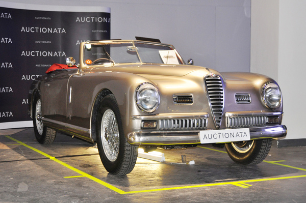 Bild Das teuerste Stück bei der Auctionata-Versteigerung, ein Alfa Romeo 2500 SS Pininfarina Cabriolet - Motorworld Classics Berlin 2015