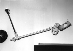 Das verlängerte Schaltgestänge bringt im Mini den Schalthebel näher zum Fahrer - Genfer Autosalon 1967