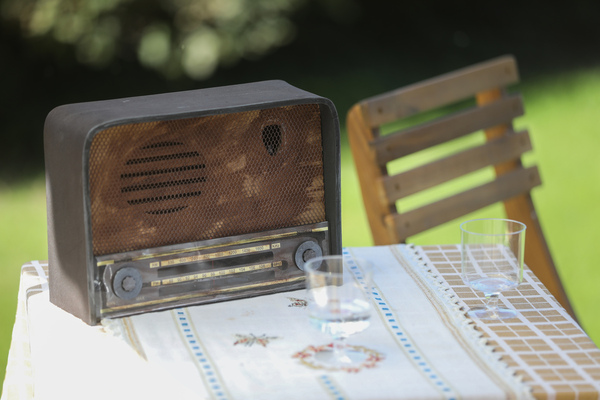 Das zeitgenössische Zubehör - ein Radio - 19. ASC Classic-Gala Schwetzingen 2023