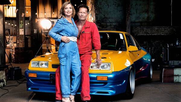 The same car, but older actors in the second part of Manta, Manta